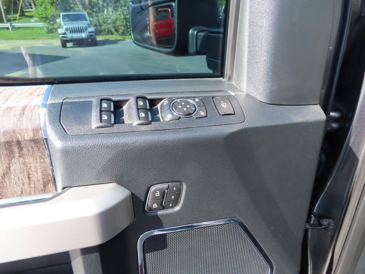 Used 2019 Ford F350 Lariat w/ Lariat Value Package AWD/4WD image 28