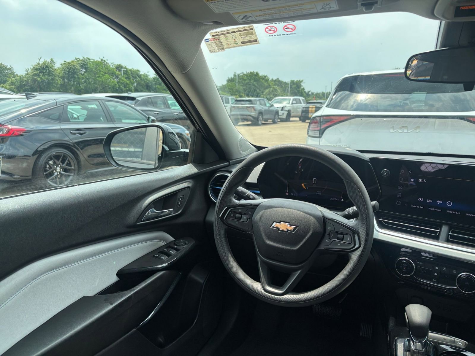 Used 2025 Chevrolet Trax LT FWD image 33