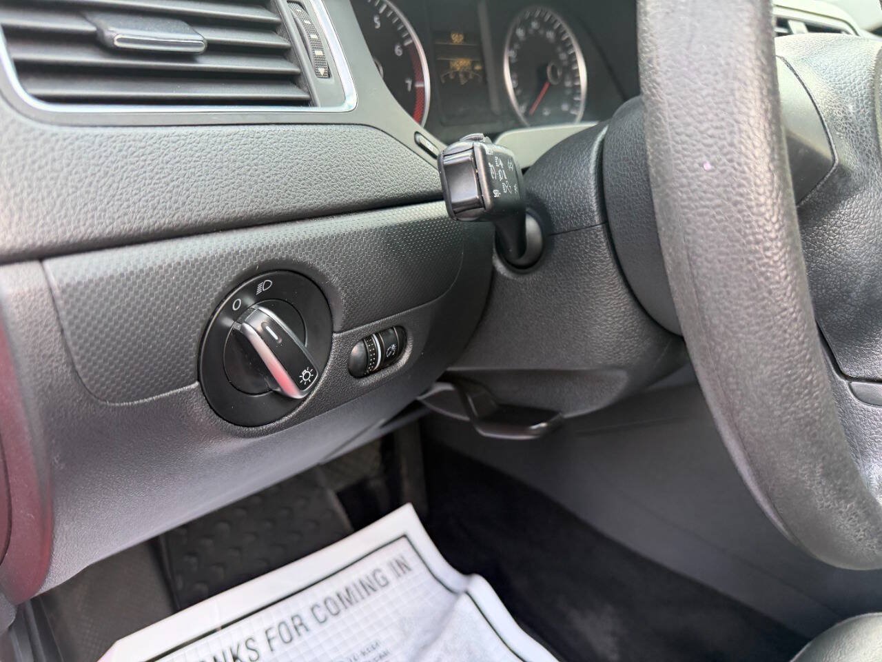Used 2012 Volkswagen Jetta SE FWD image 19