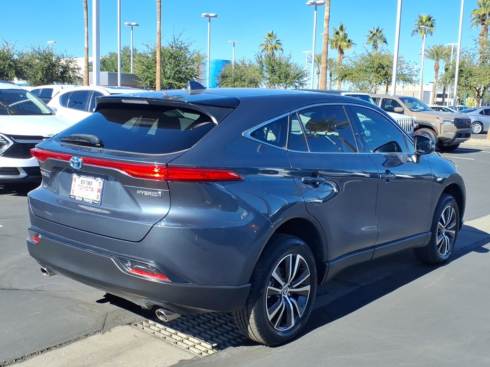 Used 2021 Toyota Venza LE w/ Carpet Mat Package (TMS) image 8