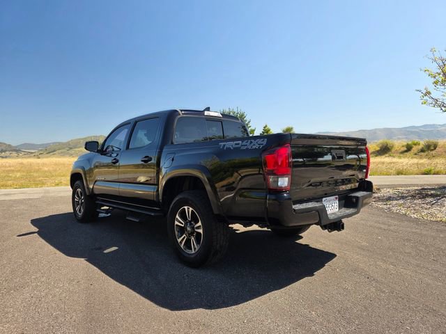 Used 2018 Toyota Tacoma TRD Sport AWD/4WD image 9