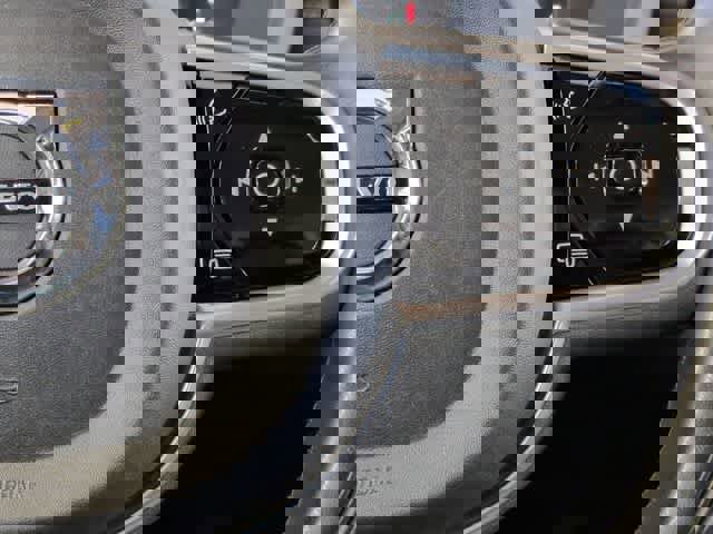 Used 2018 Volvo XC60 T6 Inscription w/ Convenience Package image 27