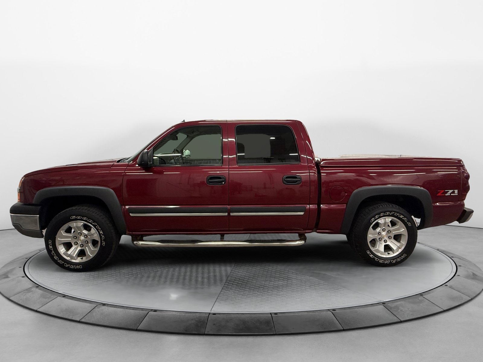 Used 2004 Chevrolet Silverado 1500 4x4 Crew Cab w/ Z71 Convenience Package 2 image 3