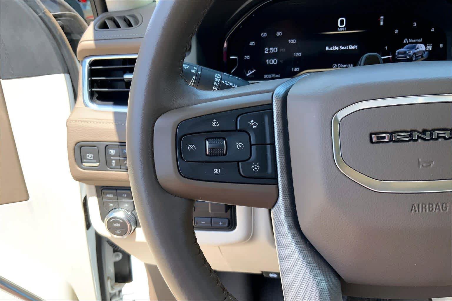 Used 2023 GMC Yukon Denali w/ Advanced Technology Package AWD/4WD image 23