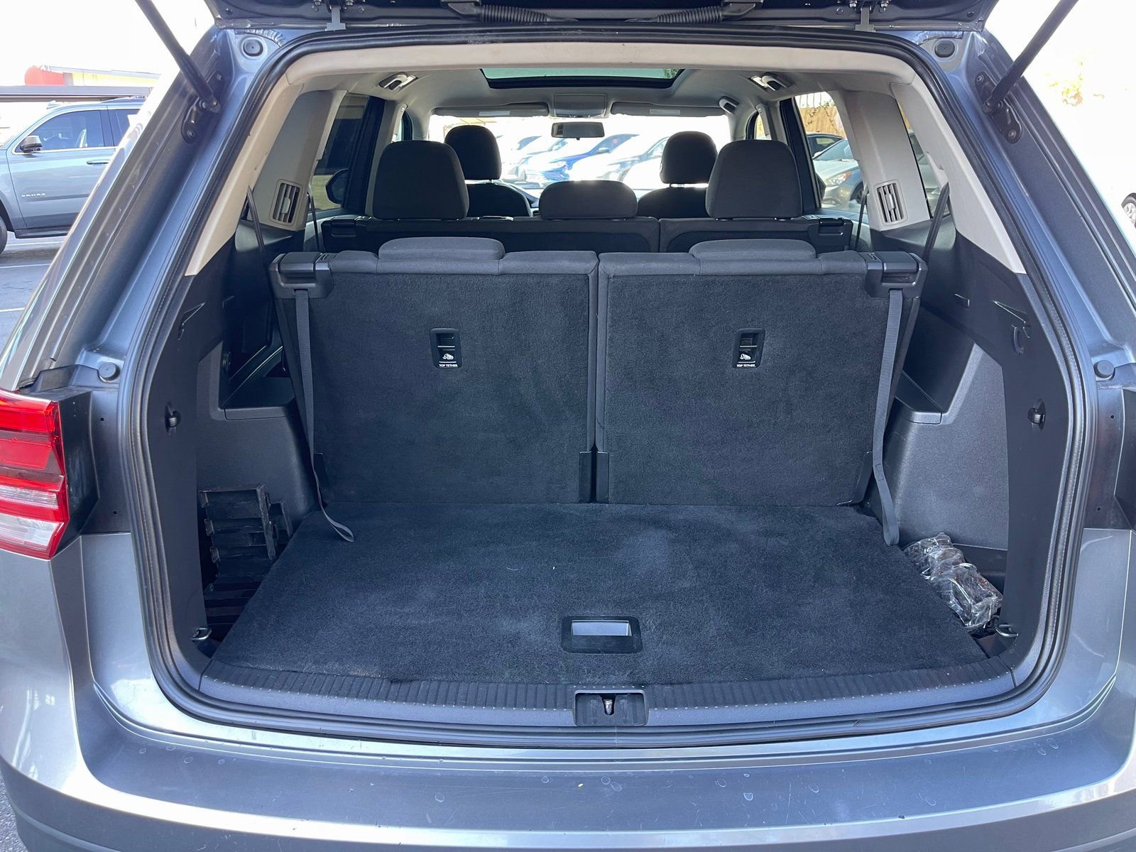 Used 2018 Volkswagen Atlas Launch Edition FWD image 19
