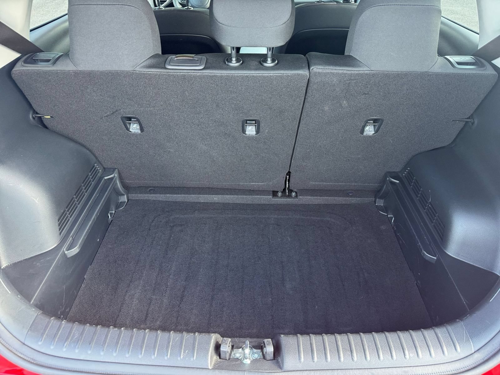 Used 2025 Kia Soul LX w/ LX Technology Package FWD image 29