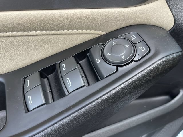 Used 2023 Chevrolet Traverse LS w/ Safety Package FWD image 3
