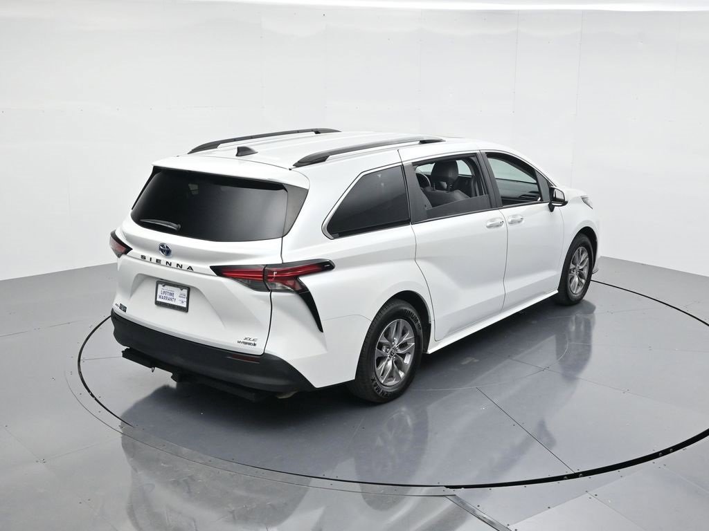 Used 2022 Toyota Sienna XLE image 37