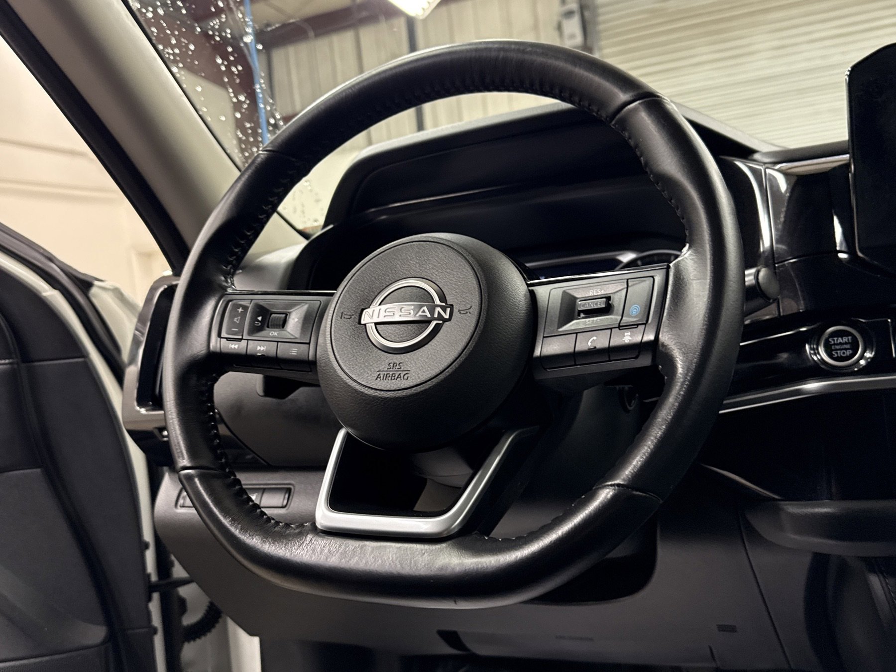 Used 2022 Nissan Pathfinder SV w/ SV Premium Package image 10