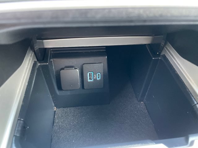 Used 2022 Ford Explorer XLT w/ Equipment Group 202A AWD/4WD image 36