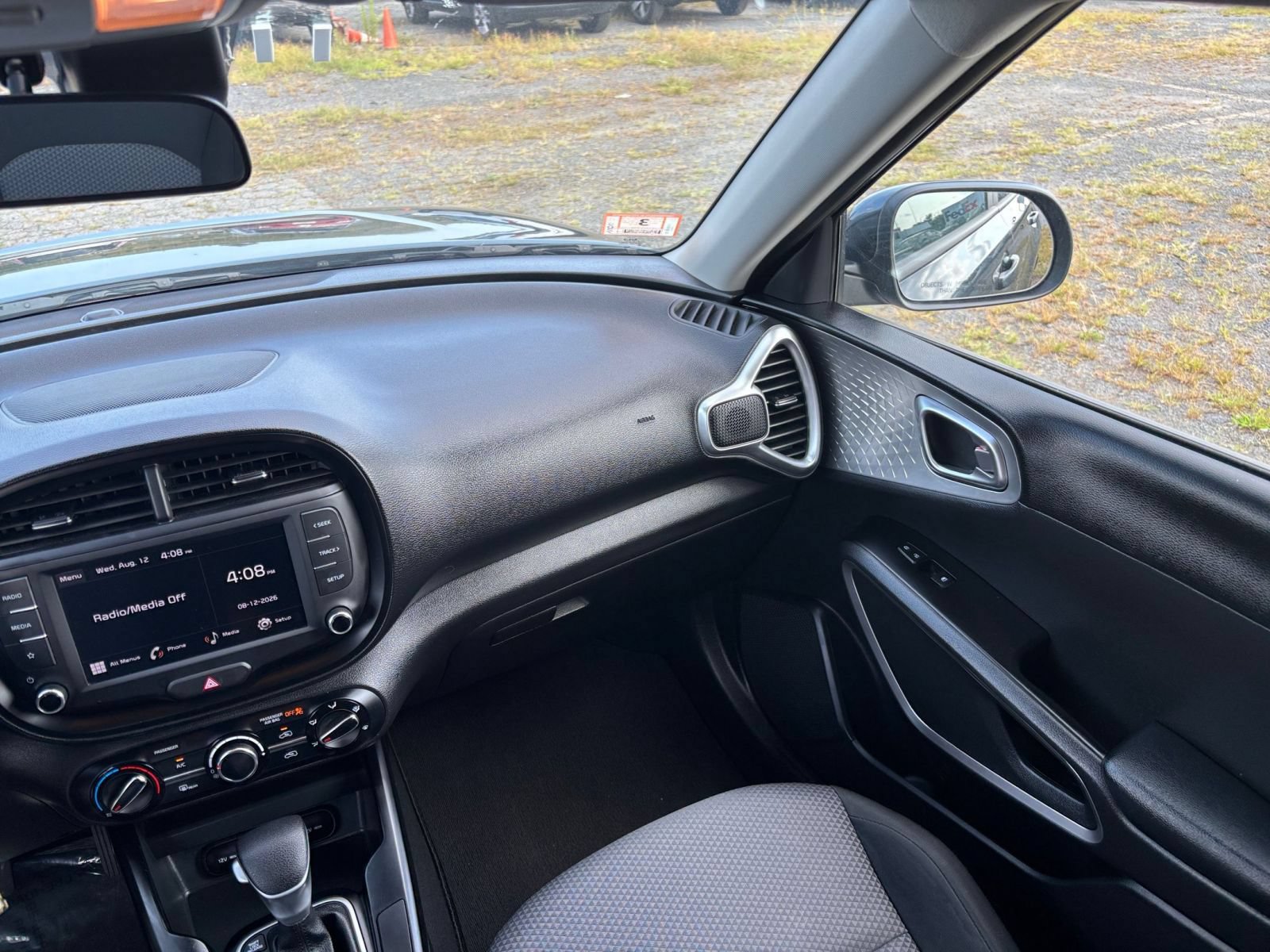 Used 2025 Kia Soul LX w/ LX Technology Package FWD image 26
