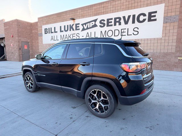 Used 2025 Jeep Compass Limited AWD/4WD image 10