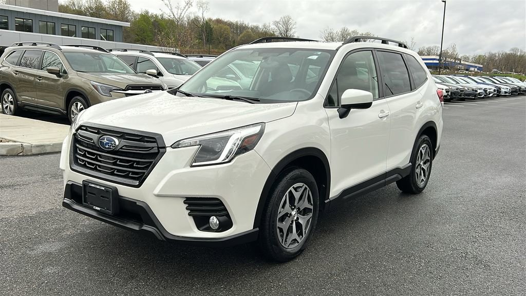 Used 2023 Subaru Forester Premium AWD/4WD image 3