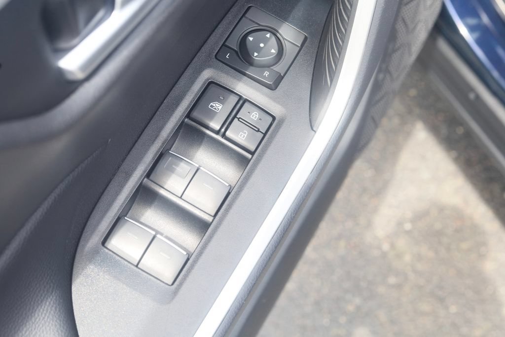 Used 2025 Toyota RAV4 XLE AWD/4WD image 26