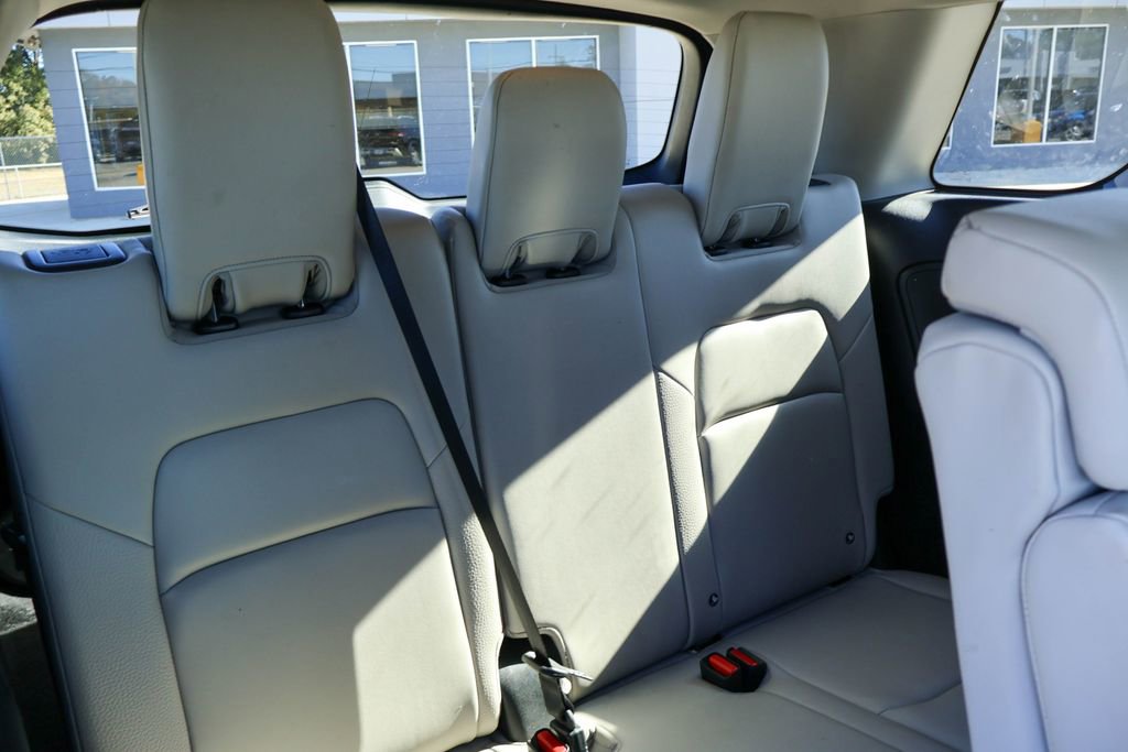 Used 2025 Nissan Pathfinder SL image 11