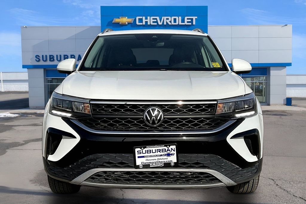 Used 2024 Volkswagen Taos SE image 3
