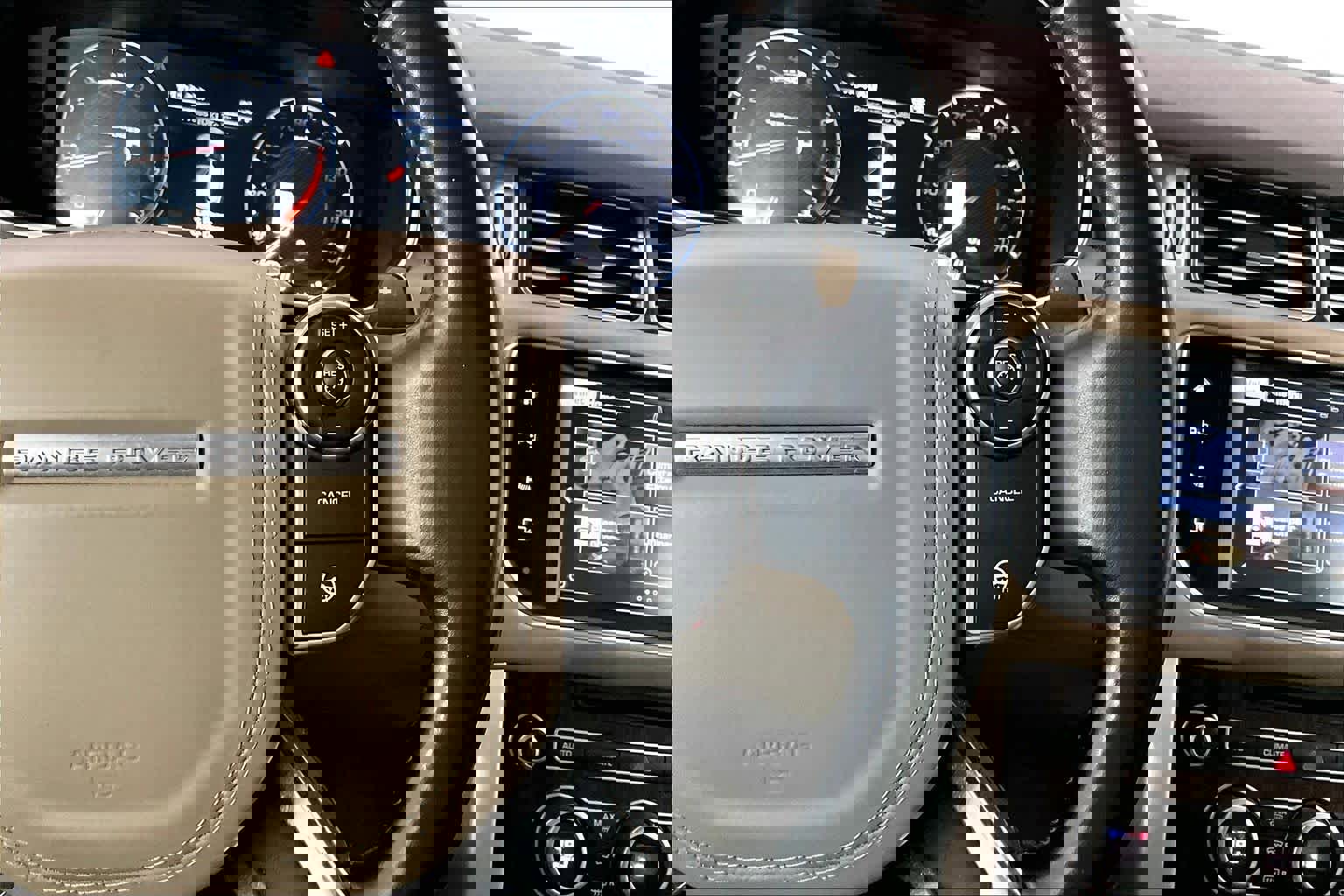 Used 2016 Land Rover Range Rover Supercharged image 25