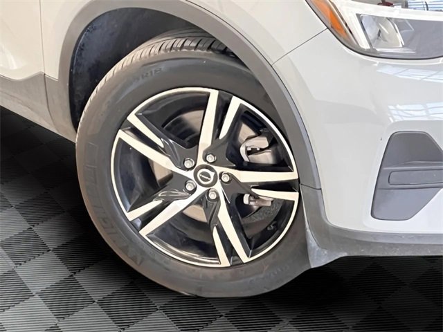 Used 2024 Volvo XC40 B5 Core image 29