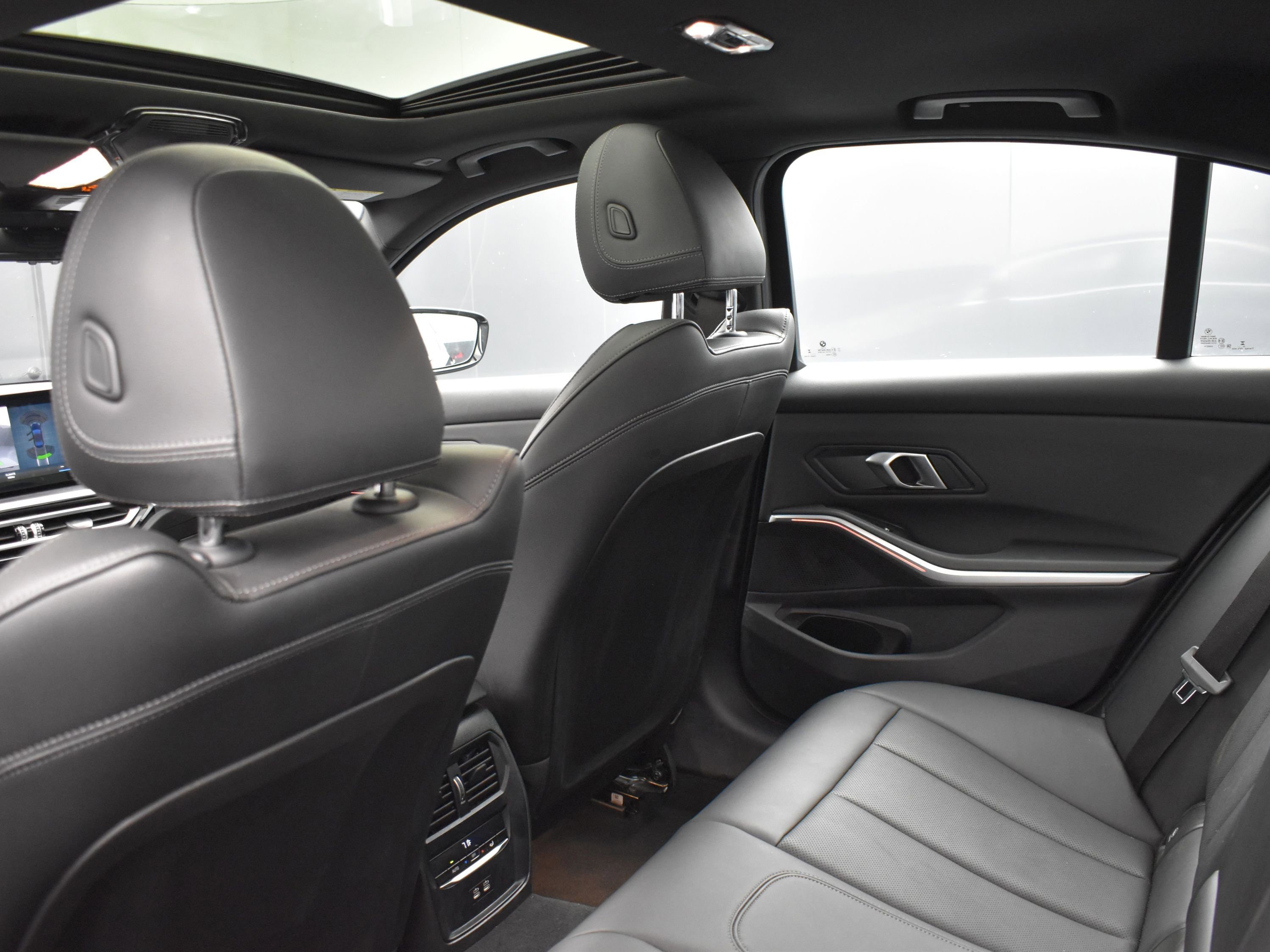 Used 2024 BMW 330i Sedan image 9