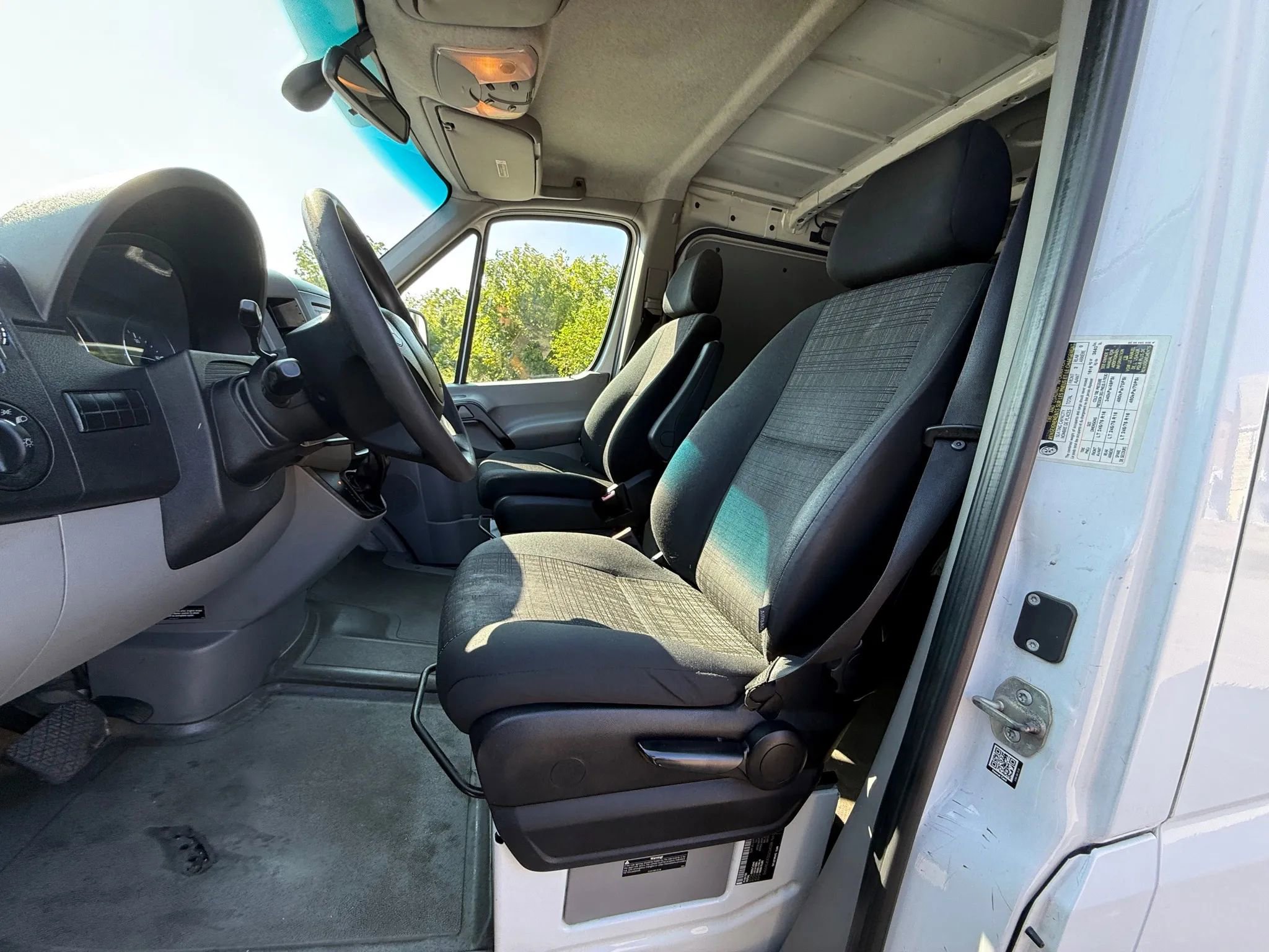 Used 2016 Mercedes-Benz Sprinter 2500 w/ Convenience Package image 10