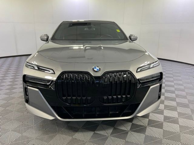 Certified 2023 BMW 760i xDrive AWD/4WD image 2