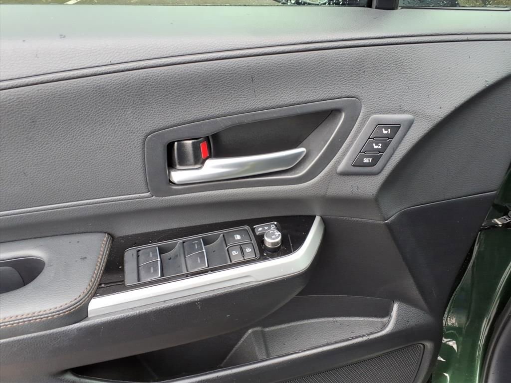 Certified 2025 Toyota Sienna Platinum image 15