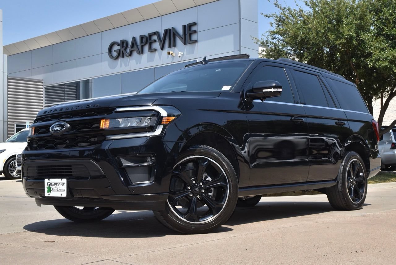 Used 2023 Ford Expedition Limited RWD image 2