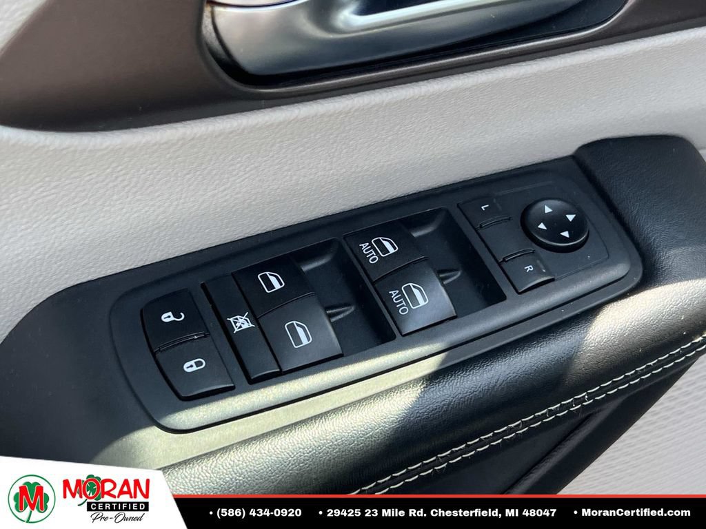 Used 2020 Chrysler Voyager LX FWD image 15