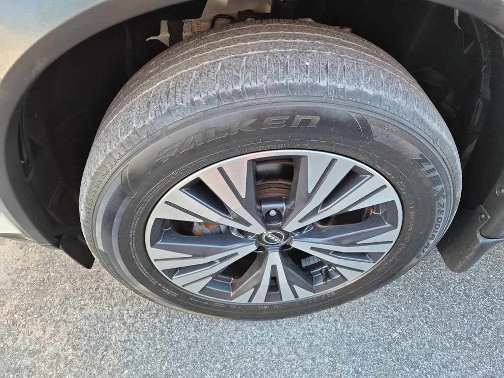 Used 2023 Nissan Rogue SV FWD image 8