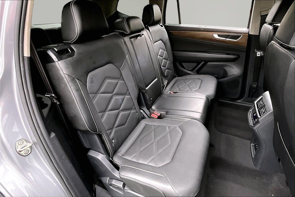 Used 2025 Volkswagen Atlas SE FWD image 17