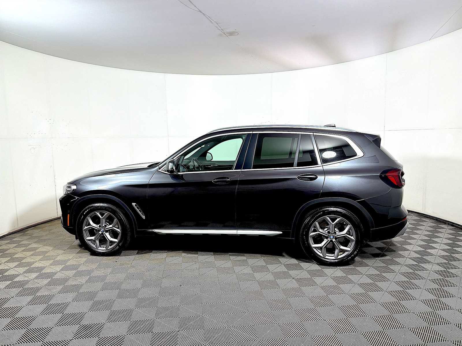 Certified 2024 BMW X3 xDrive30i w/ Convenience Package AWD/4WD image 4