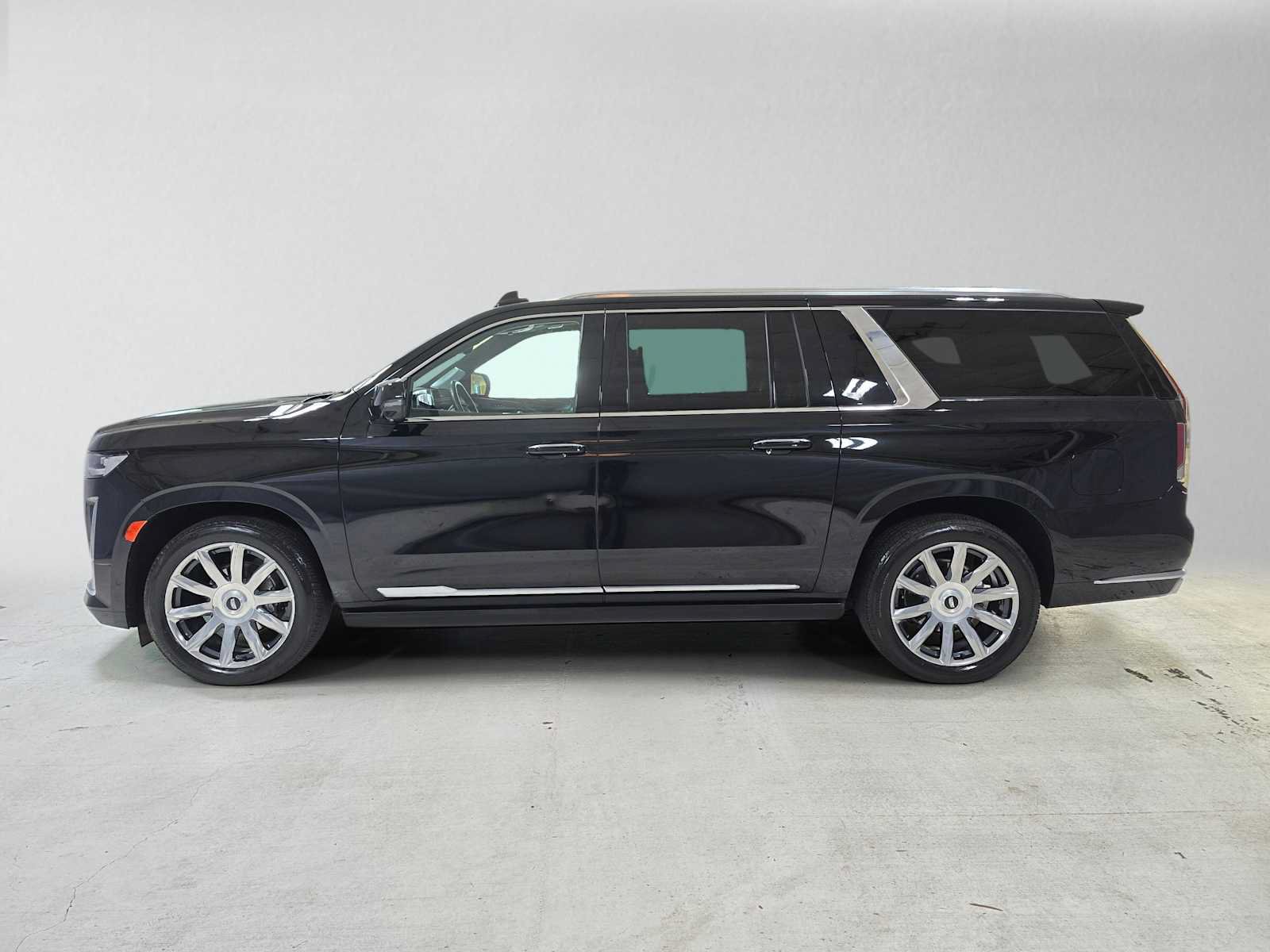 Used 2024 Cadillac Escalade ESV Premium Luxury Platinum AWD/4WD image 6