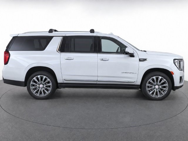 Used 2021 GMC Yukon XL Denali w/ Denali Premium Package AWD/4WD image 2