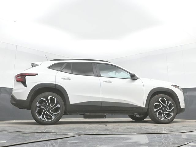 Used 2025 Chevrolet Trax RS w/ Sunroof Package FWD image 34