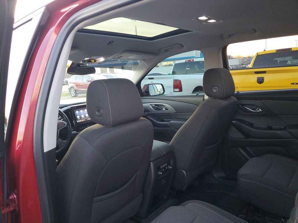 Used 2020 Chevrolet Traverse LT image 30