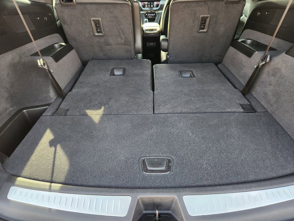 Used 2025 Cadillac XT6 Premium Luxury image 32