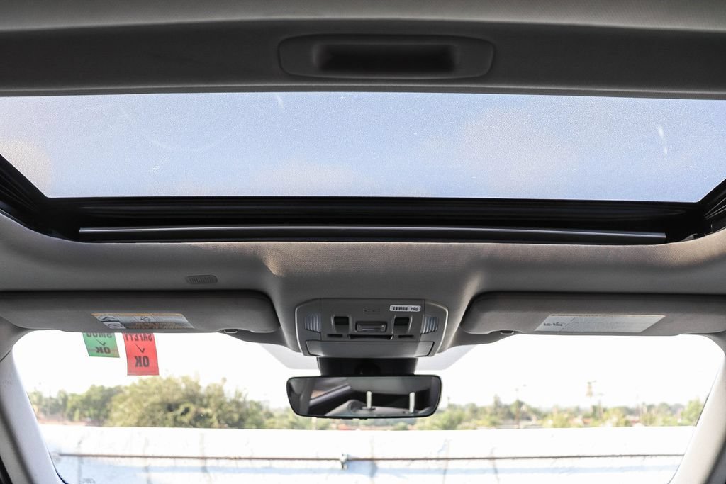 Used 2022 Toyota Highlander XLE FWD image 19