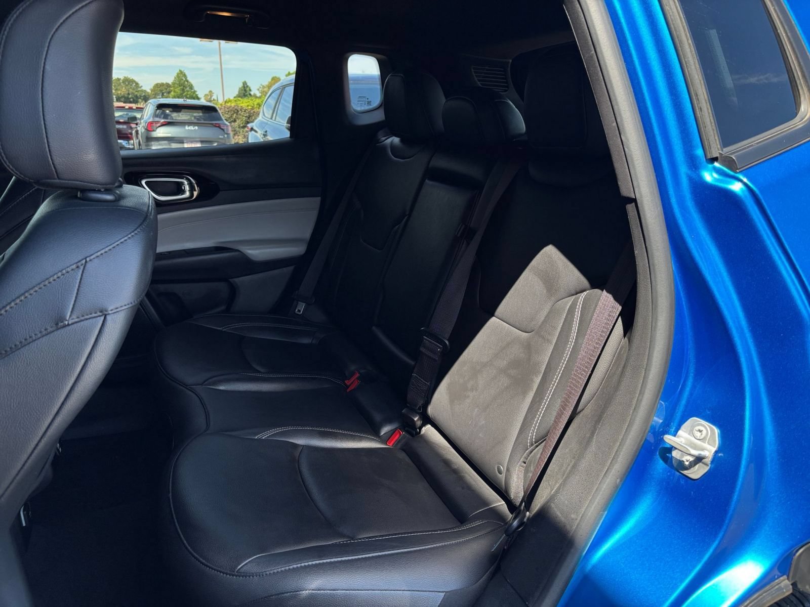 Used 2025 Jeep Compass Limited AWD/4WD image 38