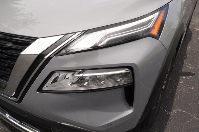 Used 2022 Nissan Rogue Platinum w/ Head-Up Display Package FWD image 30