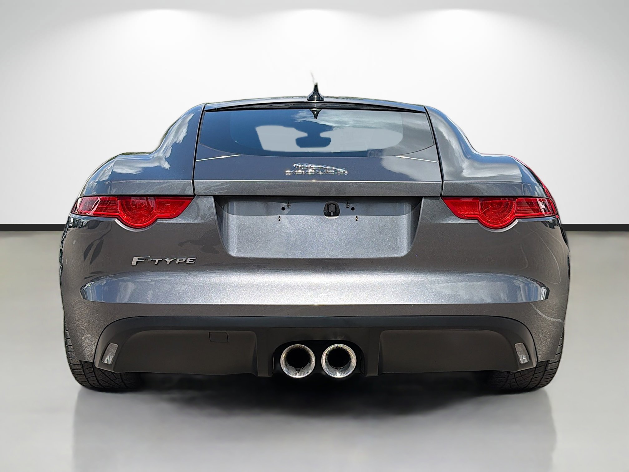 Used 2017 Jaguar F-TYPE Coupe image 4