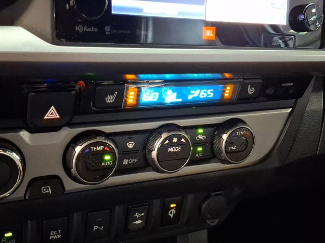 Used 2016 Toyota Tacoma Limited w/ Towing Package AWD/4WD image 15