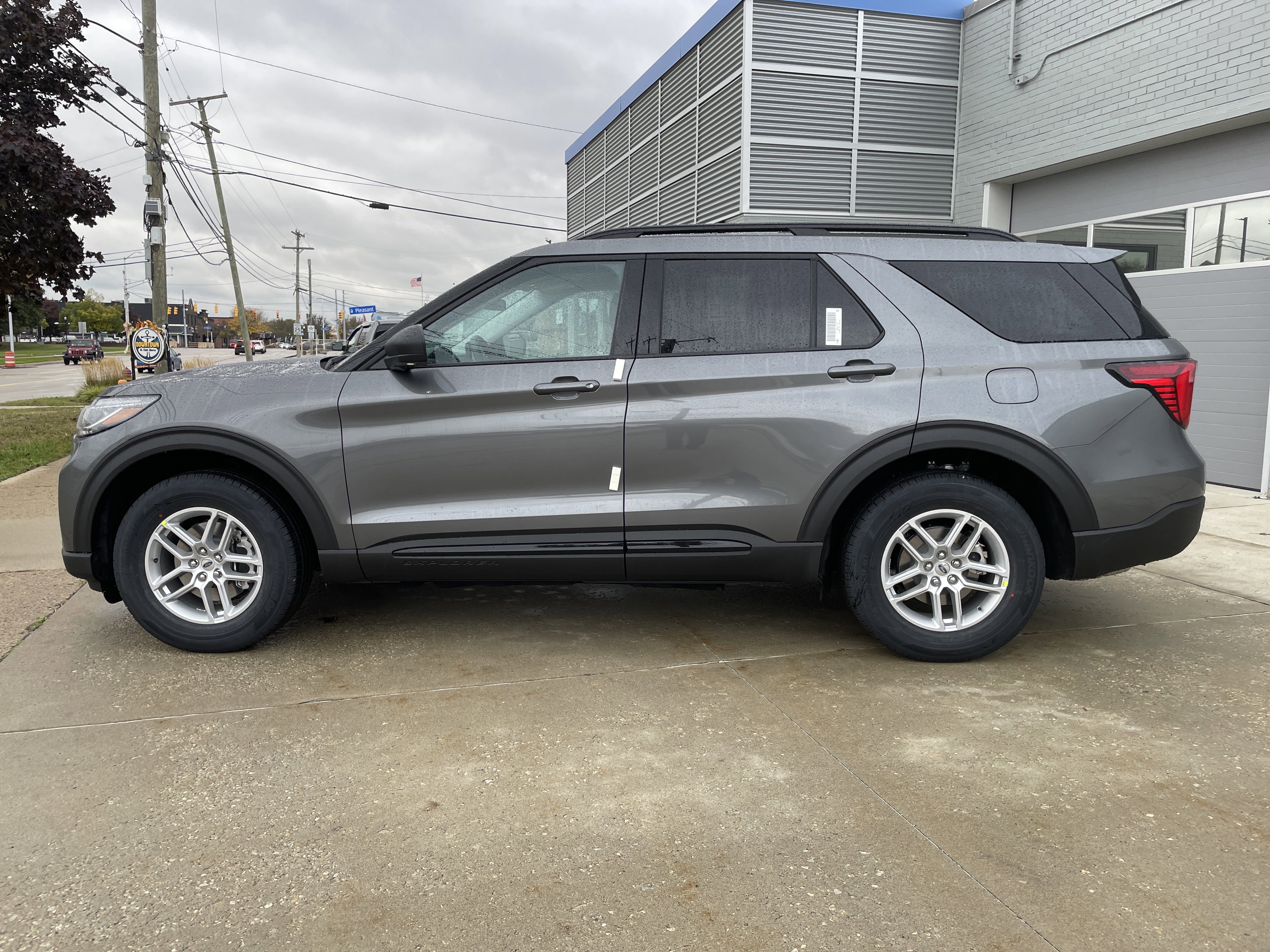 New 2026 Ford Explorer Active image 7