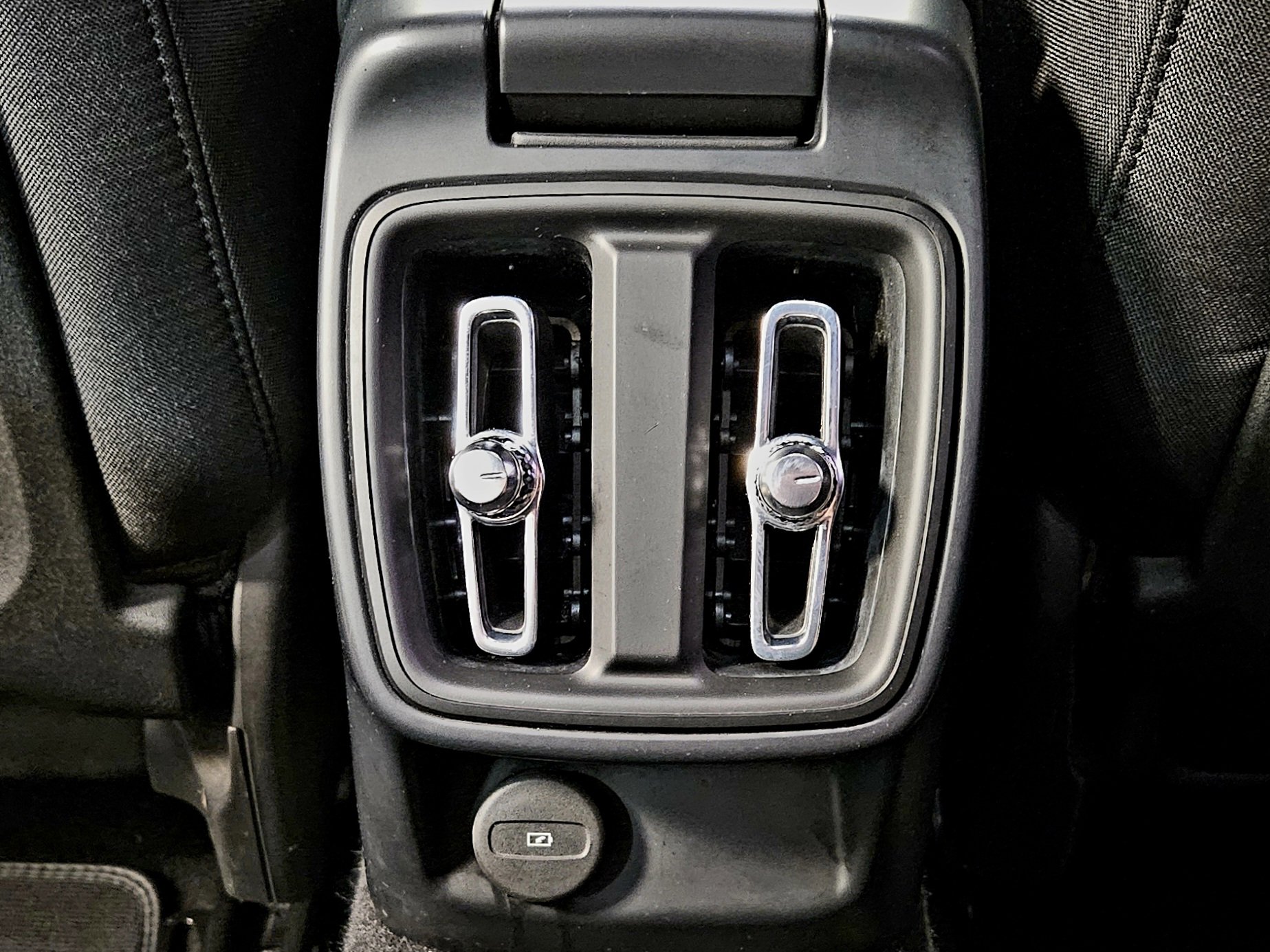 Used 2022 Polestar Polestar 2 w/ Performance Package AWD/4WD image 40