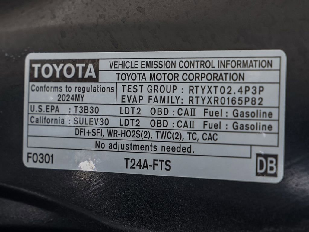 Used 2024 Toyota Highlander LE FWD image 32
