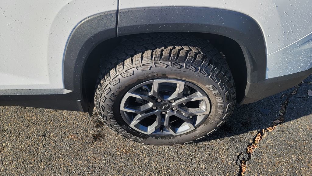 New 2026 Chevrolet Equinox ACTIV w/ Convenience Package III image 8