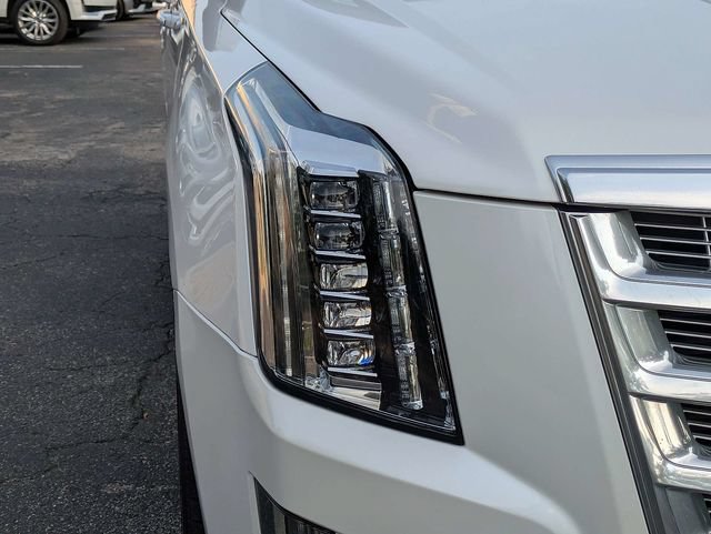 Used 2020 Cadillac Escalade Premium Luxury AWD/4WD image 9