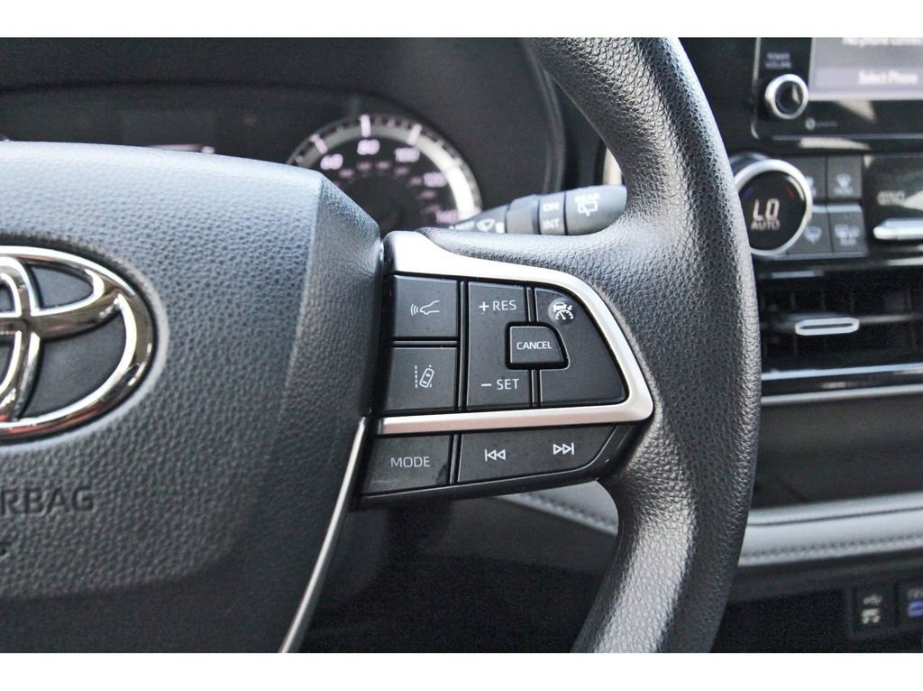 Used 2022 Toyota Highlander L image 25