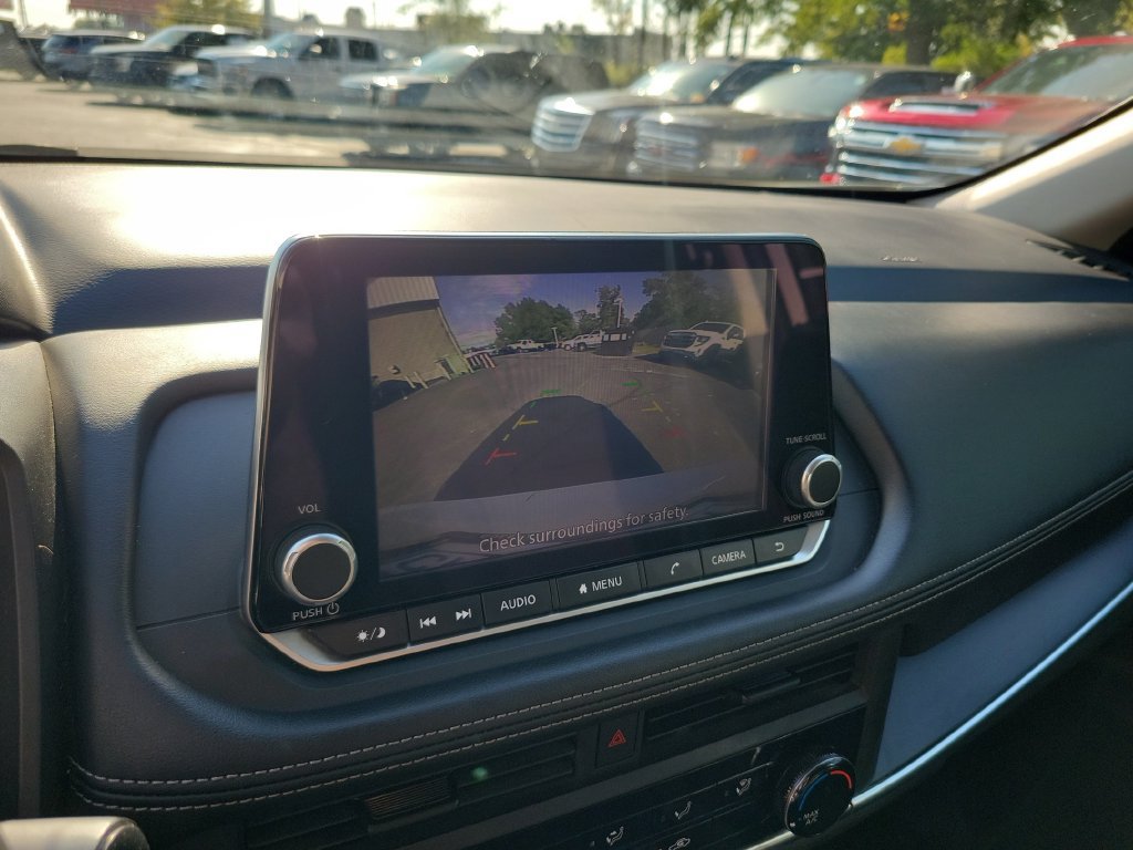 Used 2024 Nissan Rogue S FWD image 30