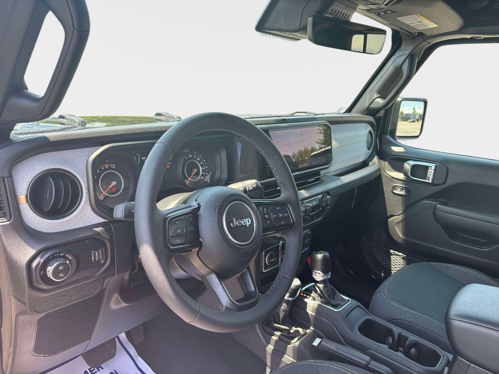 Used 2025 Jeep Gladiator Sport AWD/4WD image 8