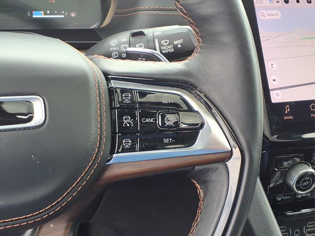 Used 2022 Jeep Grand Cherokee Summit w/ Luxury Tech Group V AWD/4WD image 12